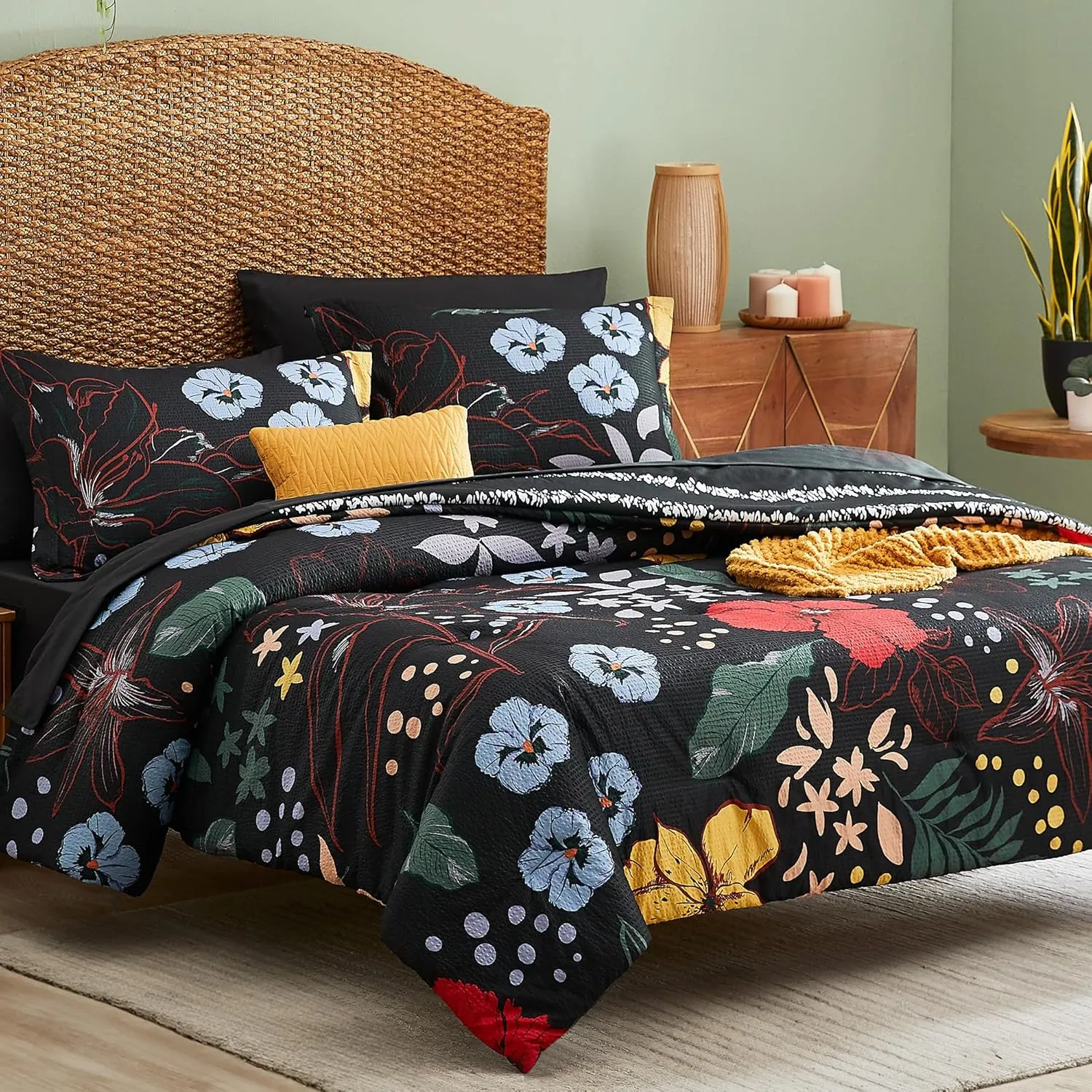 CASAAGUSTO Queen Comforter Set, 7 PCS Black Floral Comforter Set with Flowers Leaves Pattern, Soft Seersucker Design All Season Queen Size Bedding Set (90"X90")