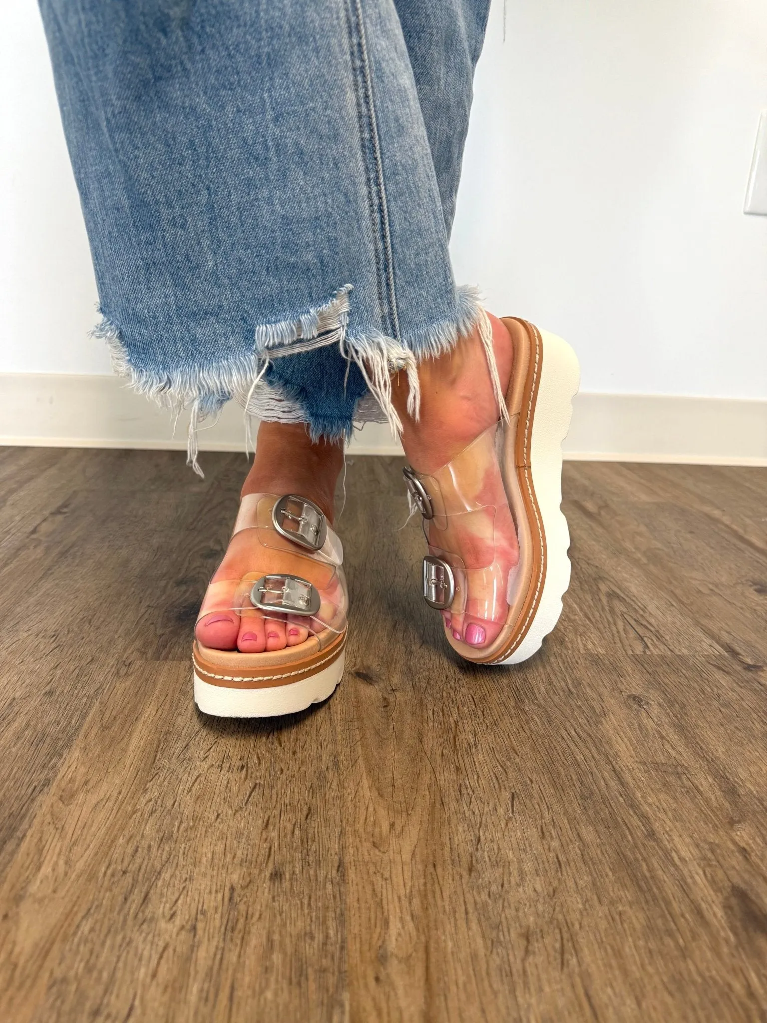 Chinese Laundry Surfs Up Clear Platform Slide Sandals