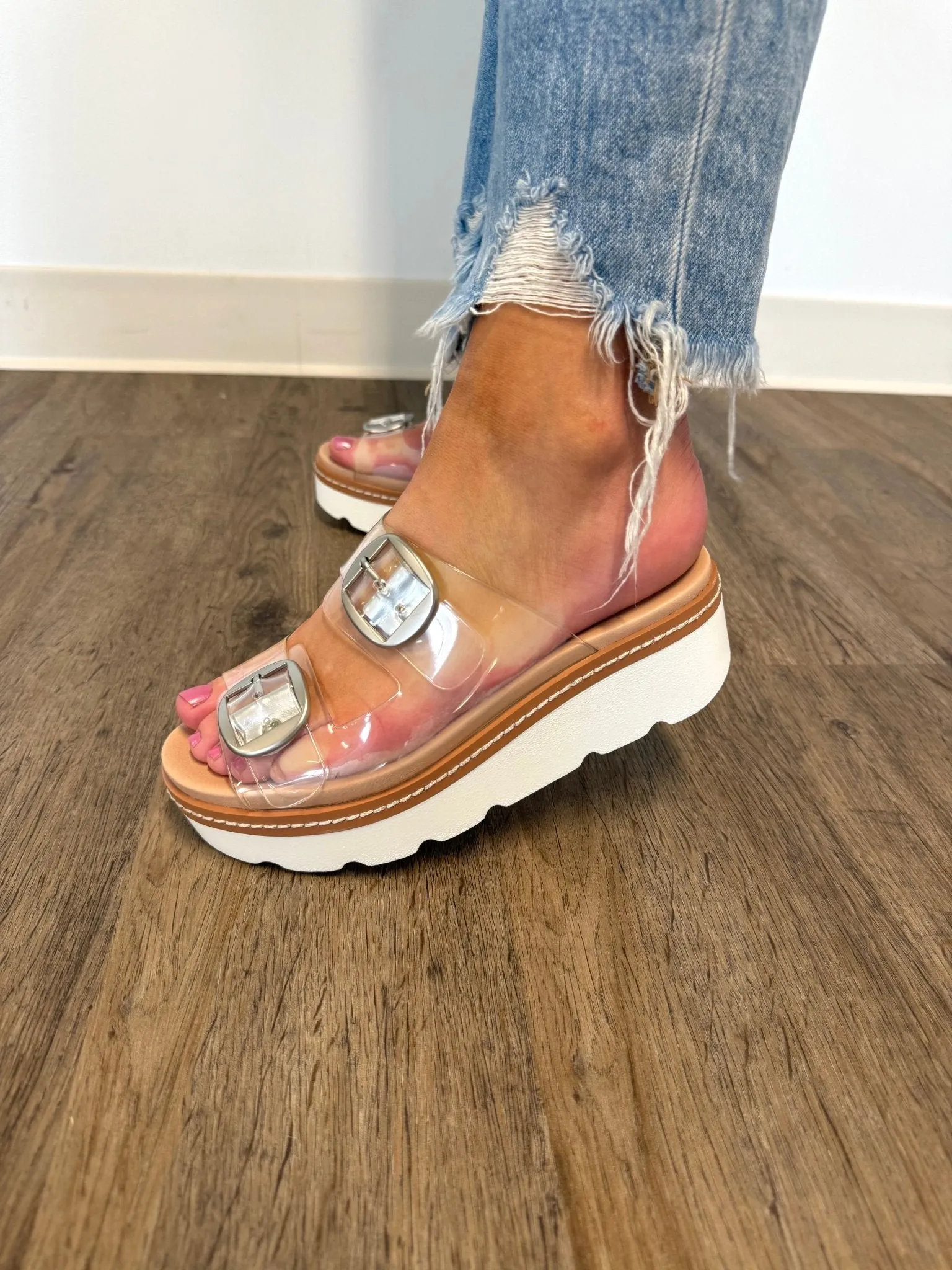 Chinese Laundry Surfs Up Clear Platform Slide Sandals
