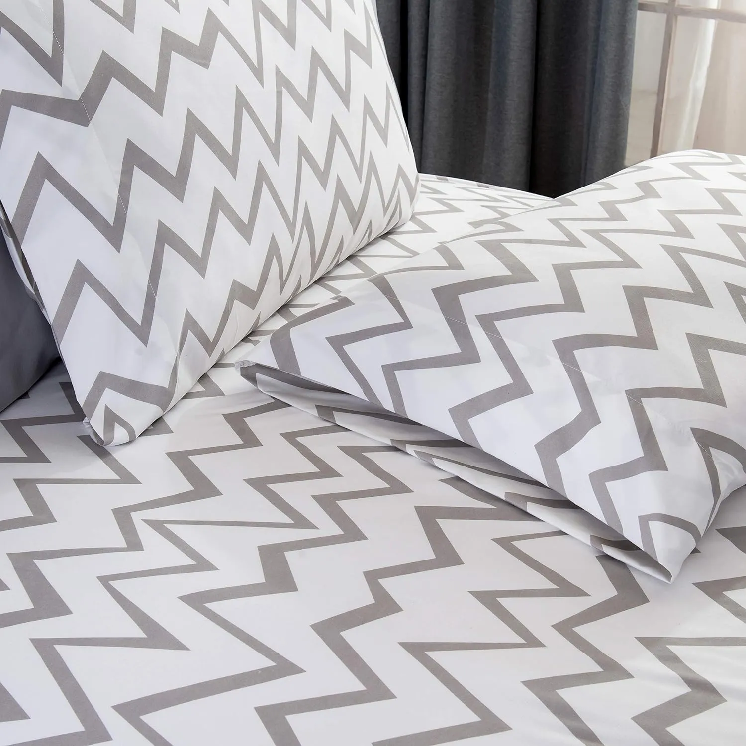 Elegant Comfort Luxury Soft Bed Sheets Chevron Pattern - 1500 Premium Hotel Quality Microfiber Softness Wrinkle and Fade Resistant (6-Piece) Bedding Set, Queen, Grey