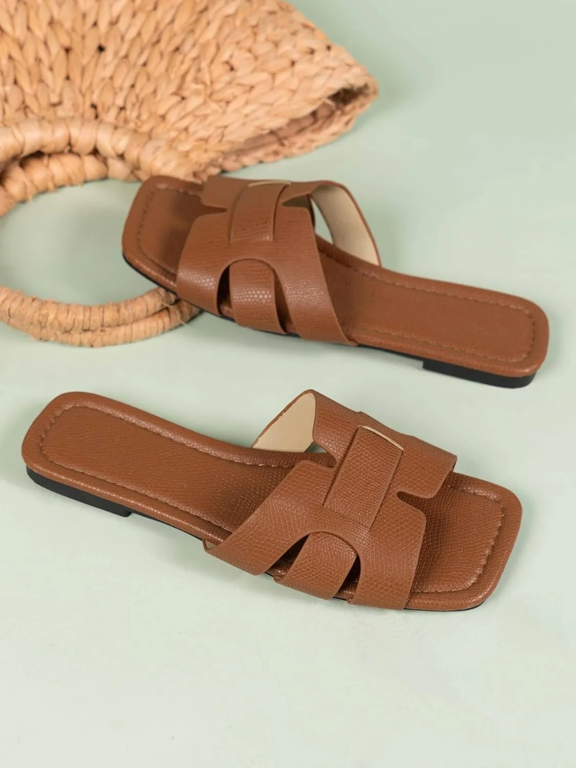 GORGLITTER Women's Crocodile Embossed Flat Sandals Cross Strappy Open Toe Slide Sandals