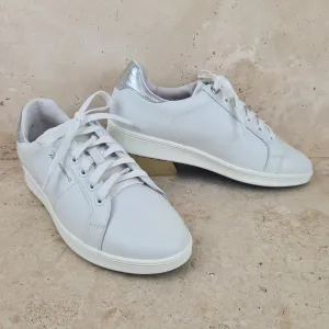 JACKiE III White/Silver Lizard