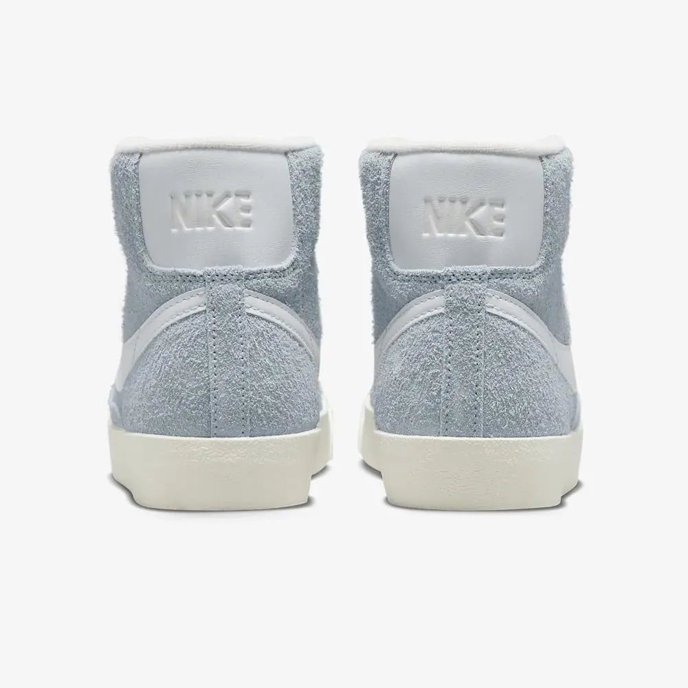 Nike Women's Blazer Mid '77 Sneaker