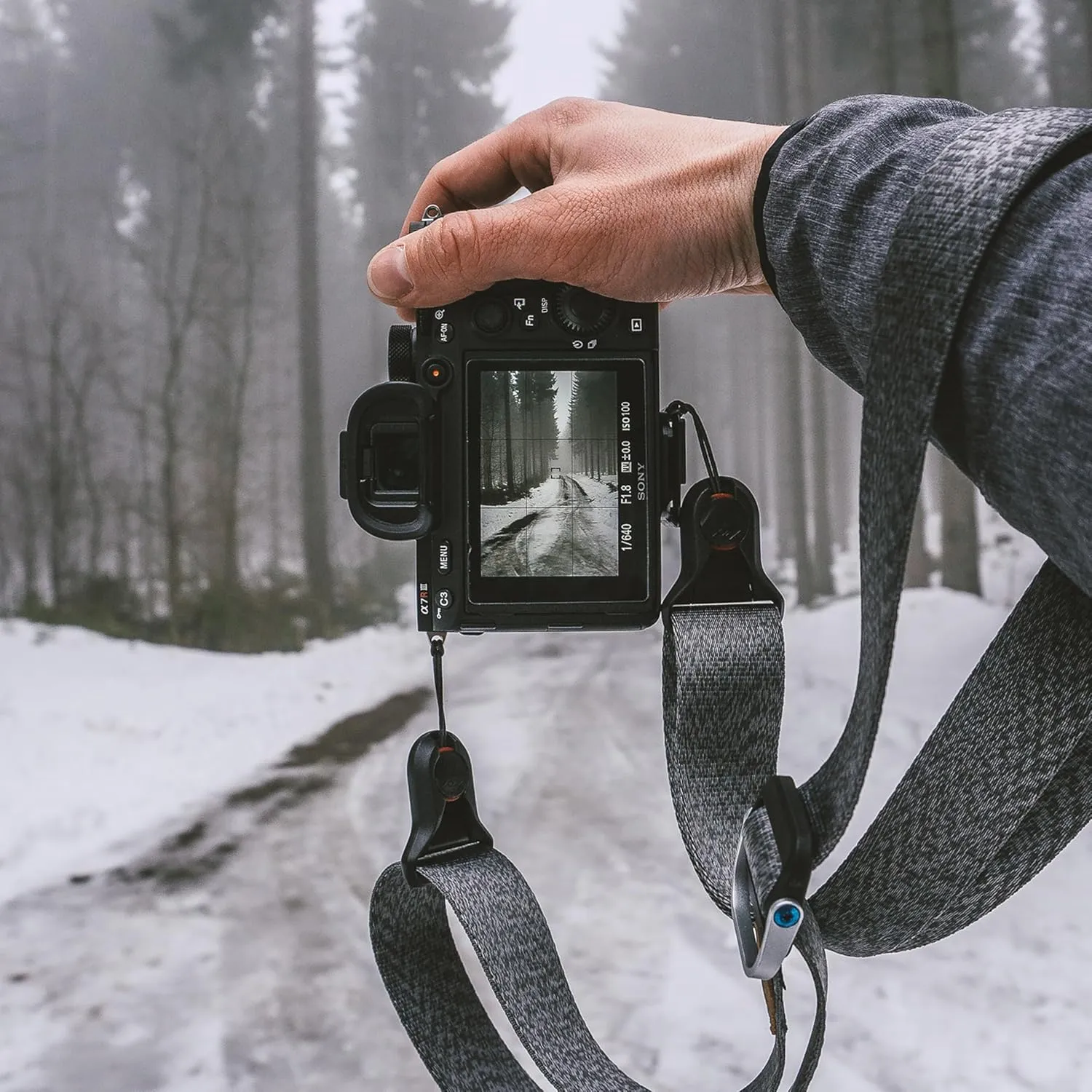 Peak Design Slide Lite Camera Strap, Ash, Configurable as a Sling, Neck or Shoulder Strap, Quick Release and Connection, Smooth and Grippy Side, Camera Straps for Photographers, 200 lb Capacity