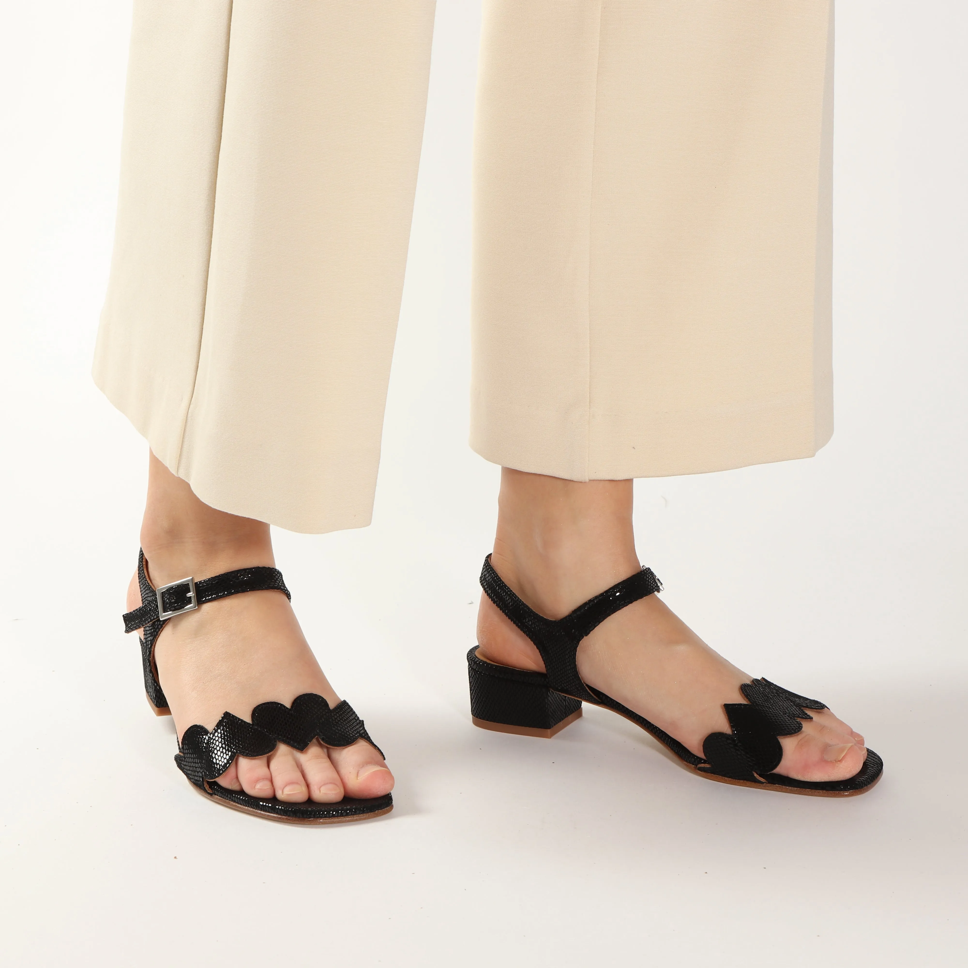 Poppy Viper Black