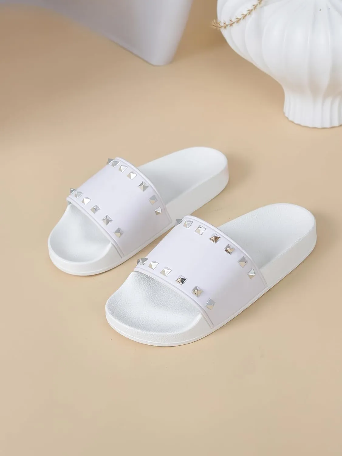 Women's Studded Flat Slippers Slip On Summer Indoor and Outdoor Slide Sandals Beach Rain Shoes